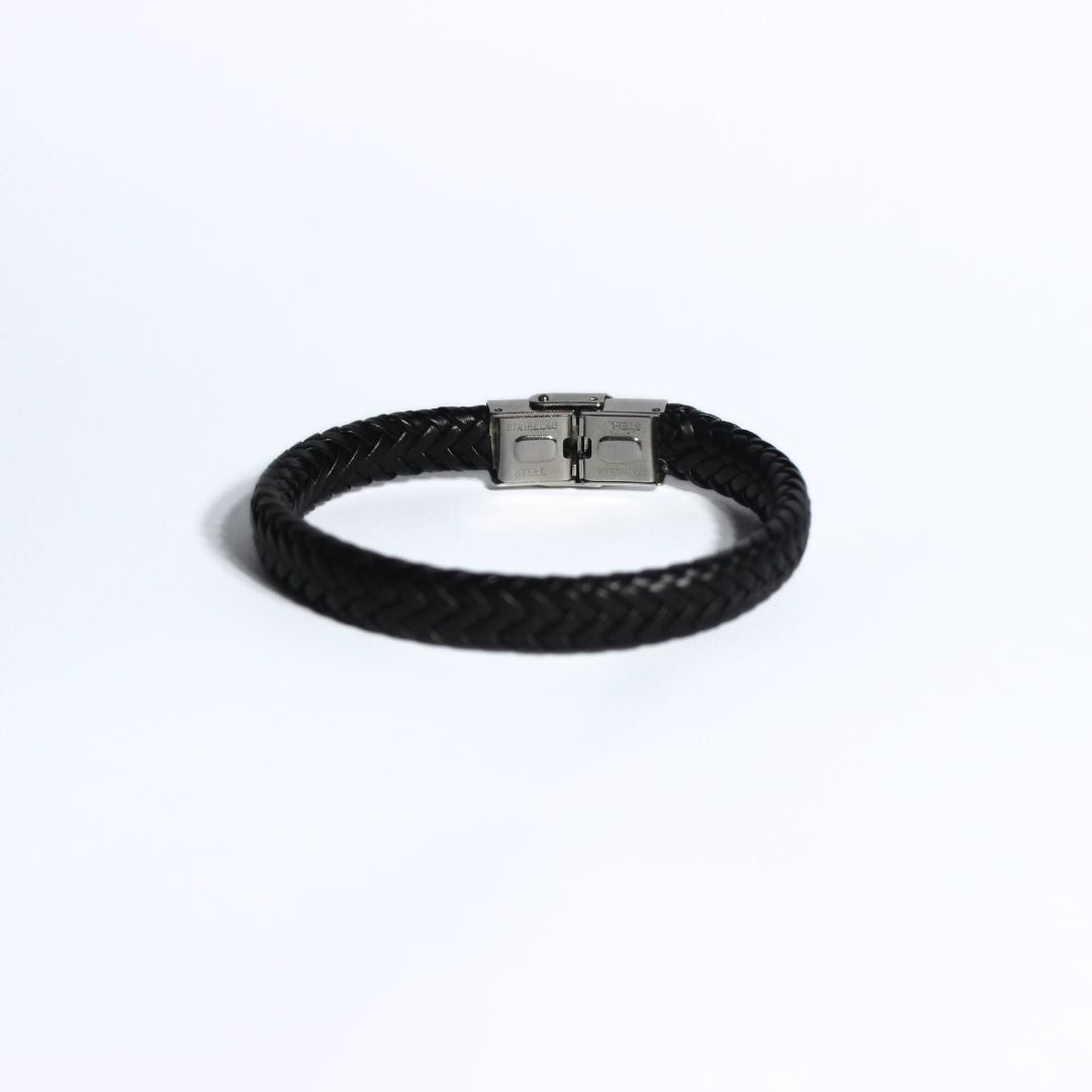 BLACK FISH BRAID LEATHER BRACELET